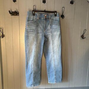 Sanctuary blue denim jeans with asymmetrical stitching. Cool pockets and long